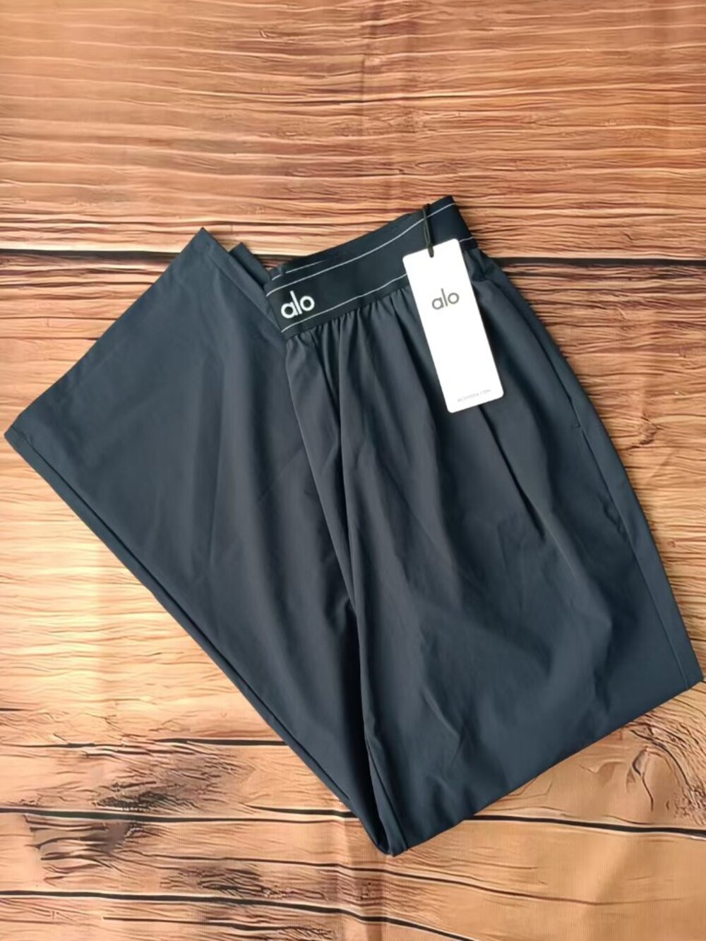 Brand new Alo Yoga Suit Up Trouser black regular with tags 🤍 - Picture 7 of 10